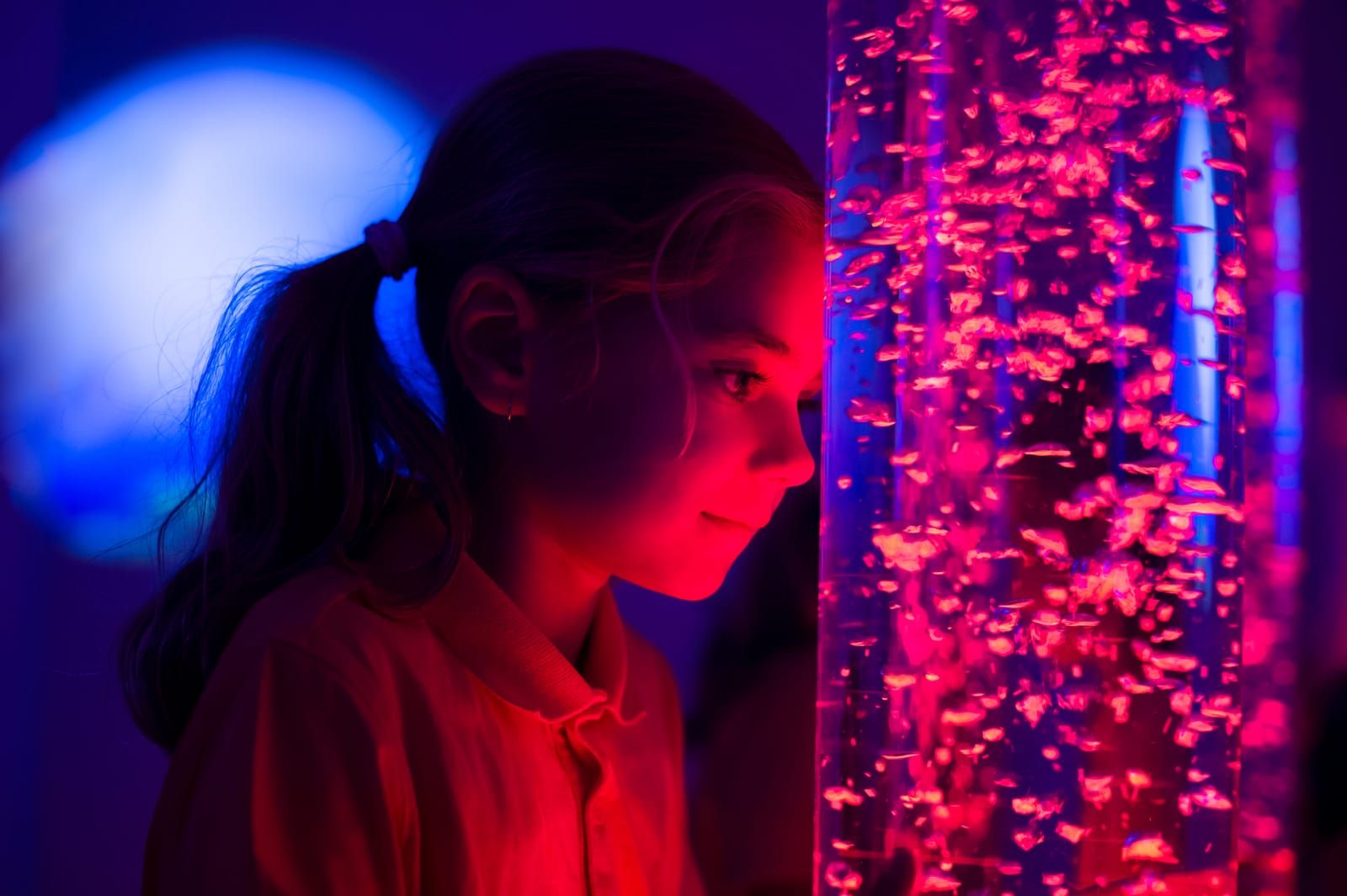 A child playing with a sensory bubble tube